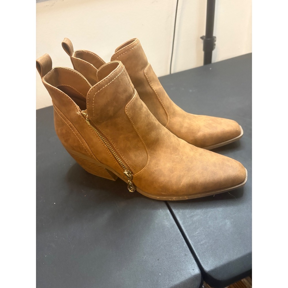 GBG Los Angeles Tan Faux Suede Pointed Toe Ankle Boots Gold Zip‎ Womens 8.5M